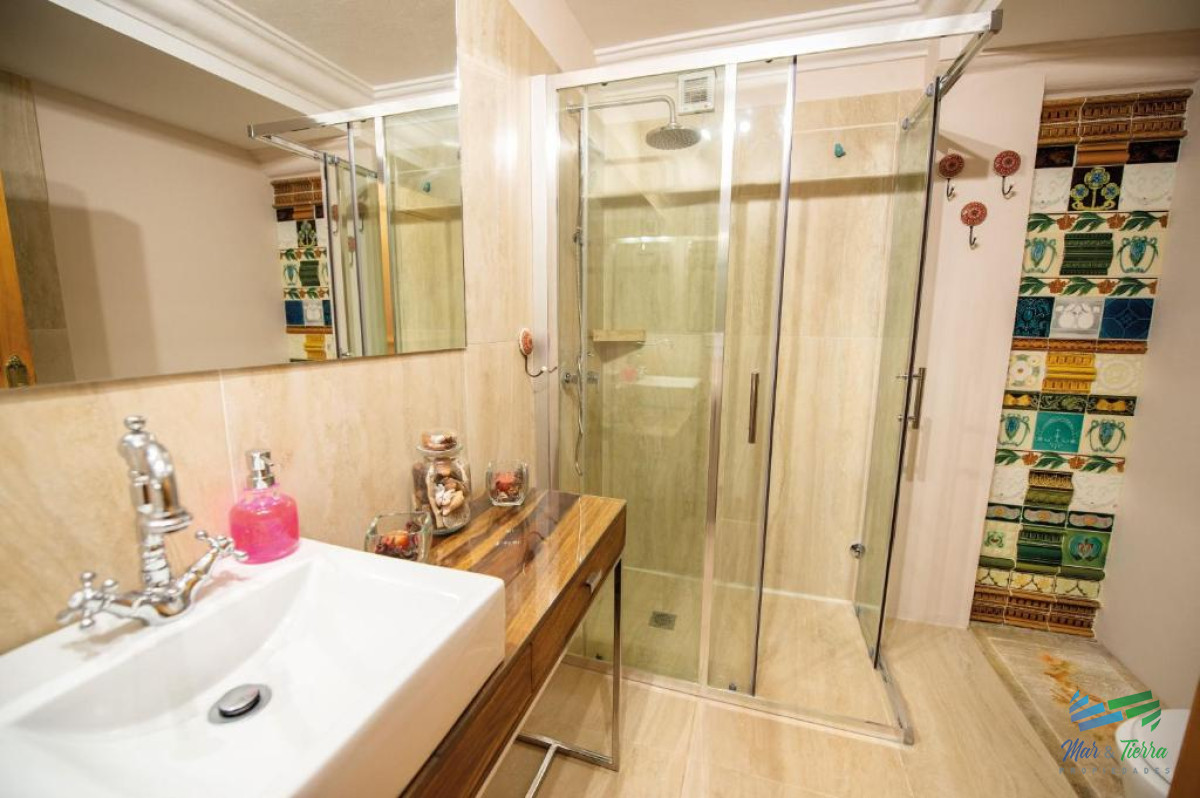Casa ID.3975 - Venta de casa de 6 dormitorios en Playa Mansa Punta del Este Piedras del Chileno Punta Ballena 