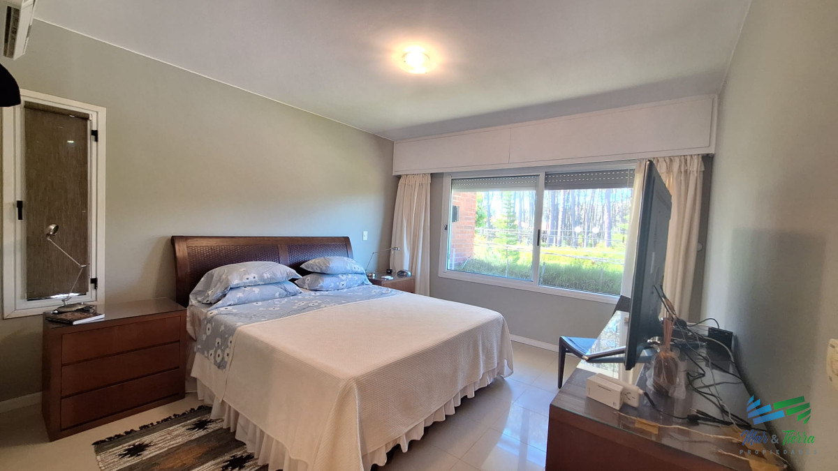 Casa ID.4493 - CHALET DISPONIBLE ALQUILER DE TEMPORADA, MODERNO DE 4 DORMITORIOS, PISCINA. PUNTA DEL ESTE