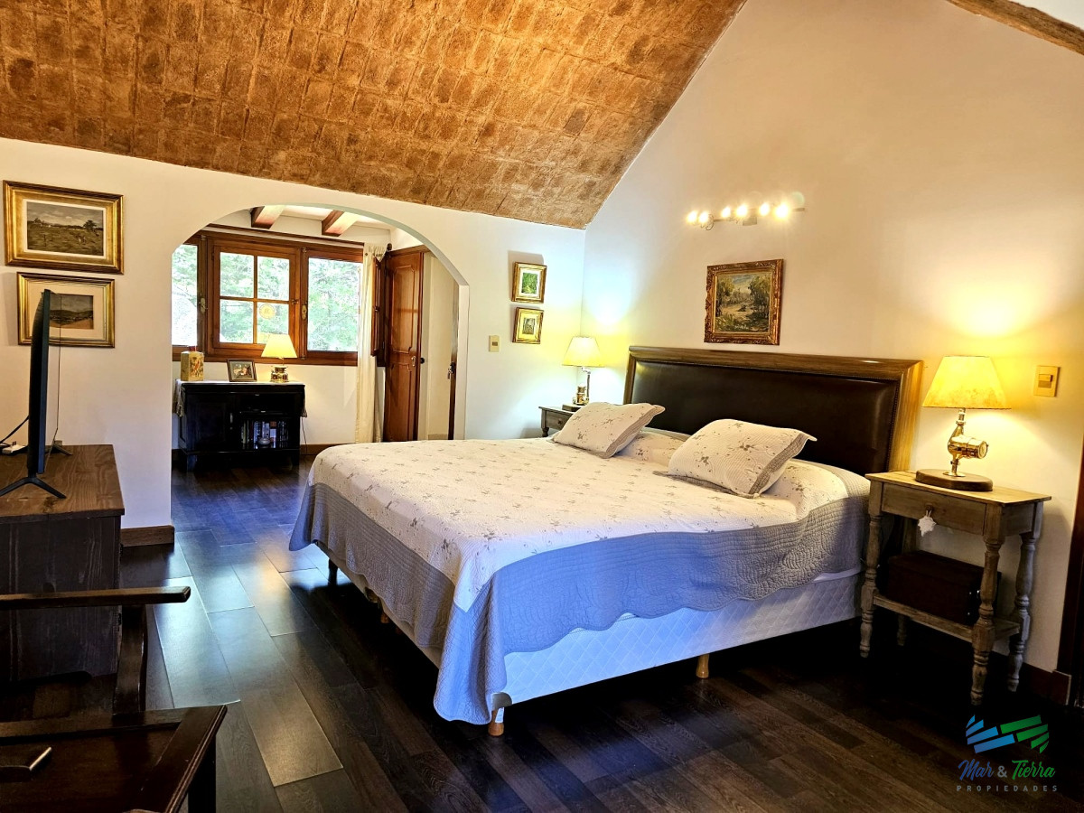 Casa ID.1809 - En venta casa de 3 dormitorios con piscina en excelente estado