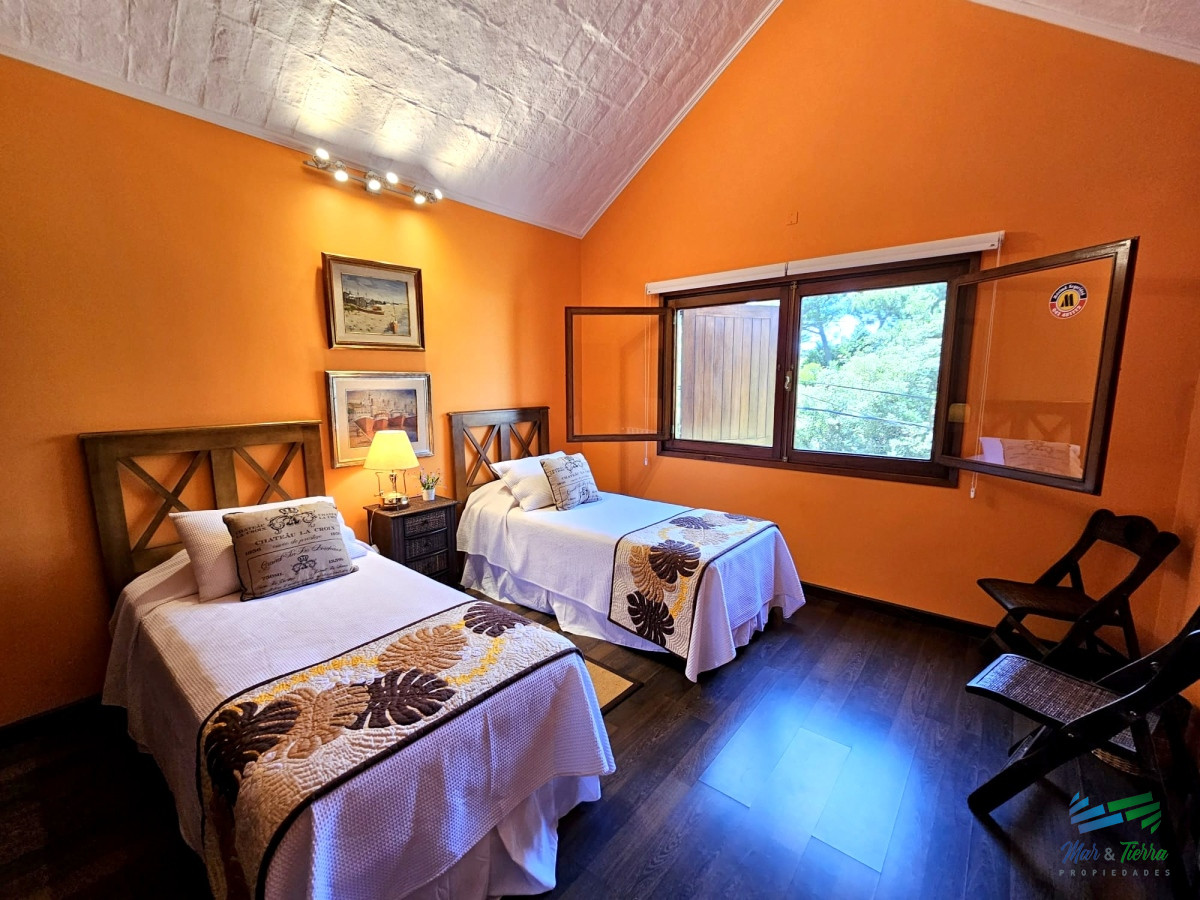 Casa ID.1809 - En venta casa de 3 dormitorios con piscina en excelente estado