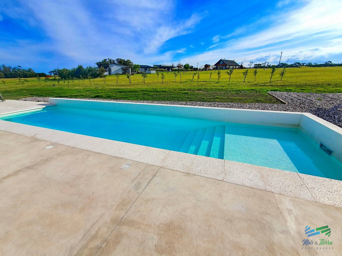 Casa ID.4341 - Vendo casa a estrenar, 3 dormitorios en suite, piscina, en barrio privado Laguna de los Cisnes, Laguna del Sauce, Punta del Este