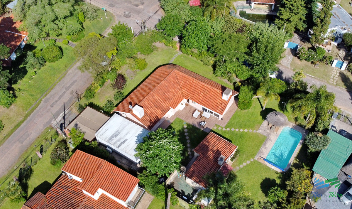Casa ID.4922 - Casa en alquiler de temporada 2026, 4 dormitorios, con piscina climatizada, barbacoa, Punta del este!
