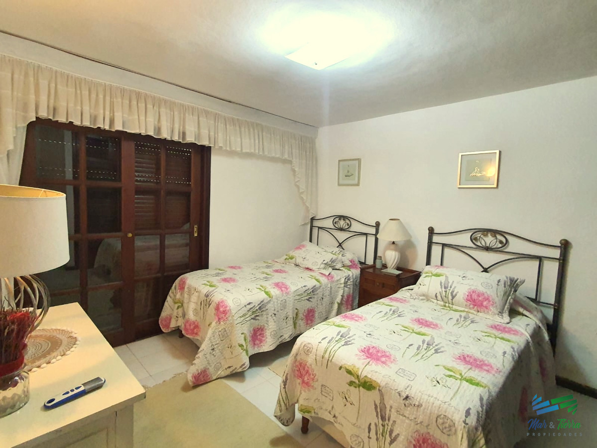 Casa ID.4004 - Venta de casa de 7 dormitorios en El Golf Punta del Este