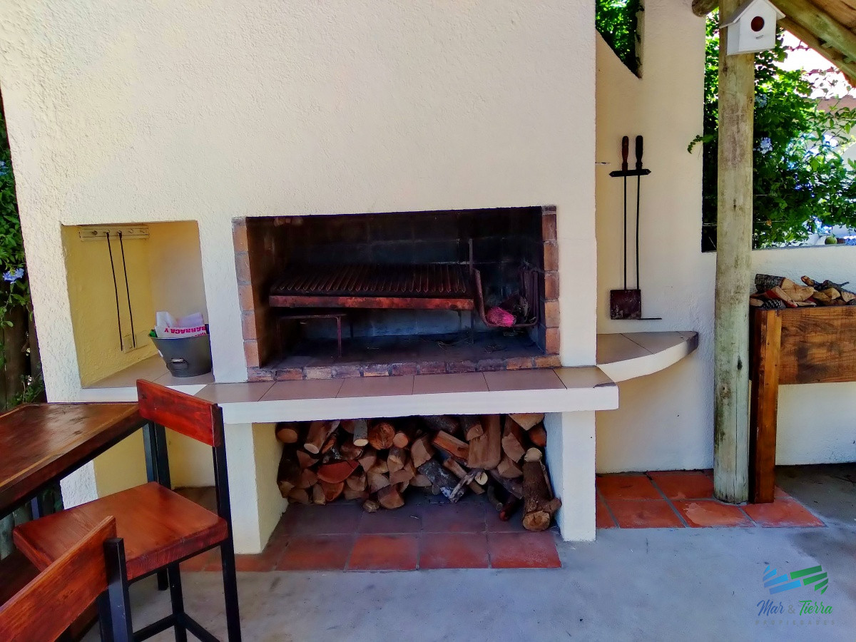 Casa ID.1685 - Vendo casa de 5 dormitorios con piscina climatizada en playa mansa, Punta del Este