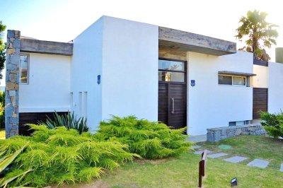 Venta y alquiler casa 6 dormitorios en El Chorro Manantiales 