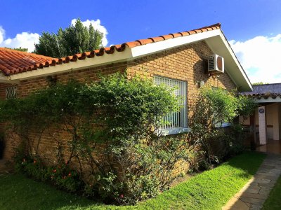 Vendo casa 4 dormitorios en Punta del este a 200 mts de playa Mansa