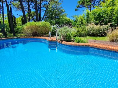 Vendo casa 4 dormitorios, terreno 3.000 m2, piscina, en Brava, Punta del Este