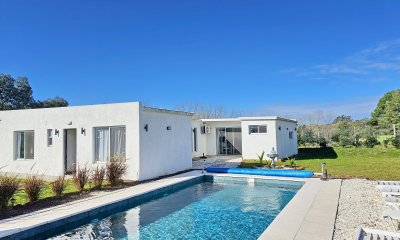 VENTA DE CASA, 3 DORMITORIOS, CON PISCINA CLIMATIZADA. MALDONADO, PUNTA DEL ESTE.