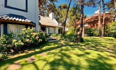 Venta de casa 3 dormitorios en Aidy Grill Punta del este, a pasos de playas Mansa y Brava
