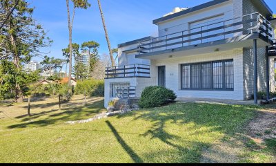 Vendo casa 4 dormitorios en zona Shopping, Lugano, Punta del Este