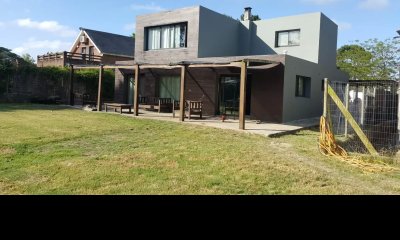Cómoda casa, muy bien ubicada, ideal para vivir todo el año, zona de colegios