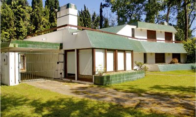 Vendo casa 5 dormitorios con piscina, primeras paradas playa mansa a 300 m del mar, Punta del Este.