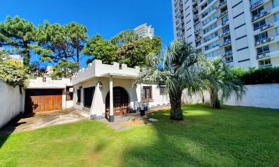 Casa en venta. A dos cuadras del mar!