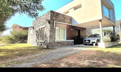 Venta y alquiler de casa nueva en Beverly Hills Punta del este de 4 dormitorios