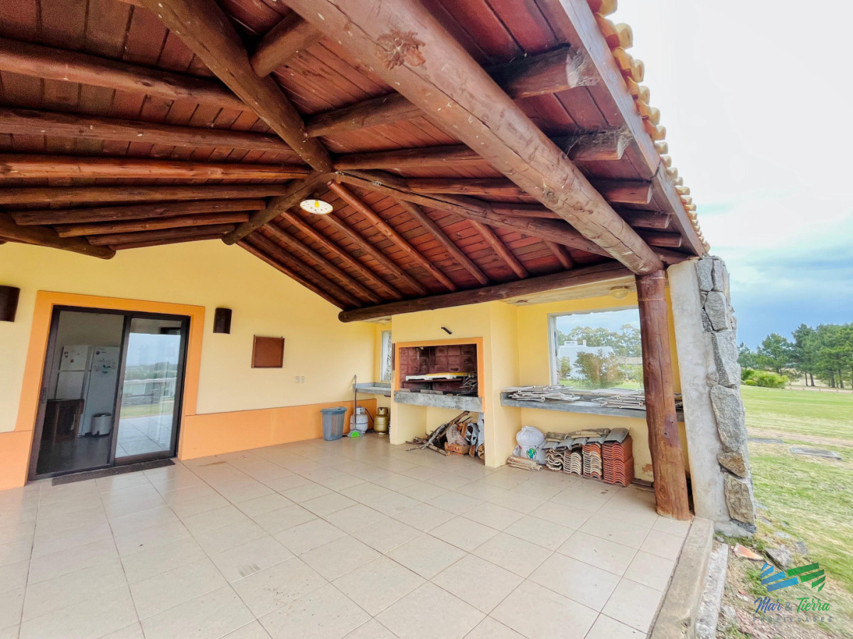 Chacra ID.2526 - Casa en venta en barrio privado EL Quijote, La Barra, Punta del Este