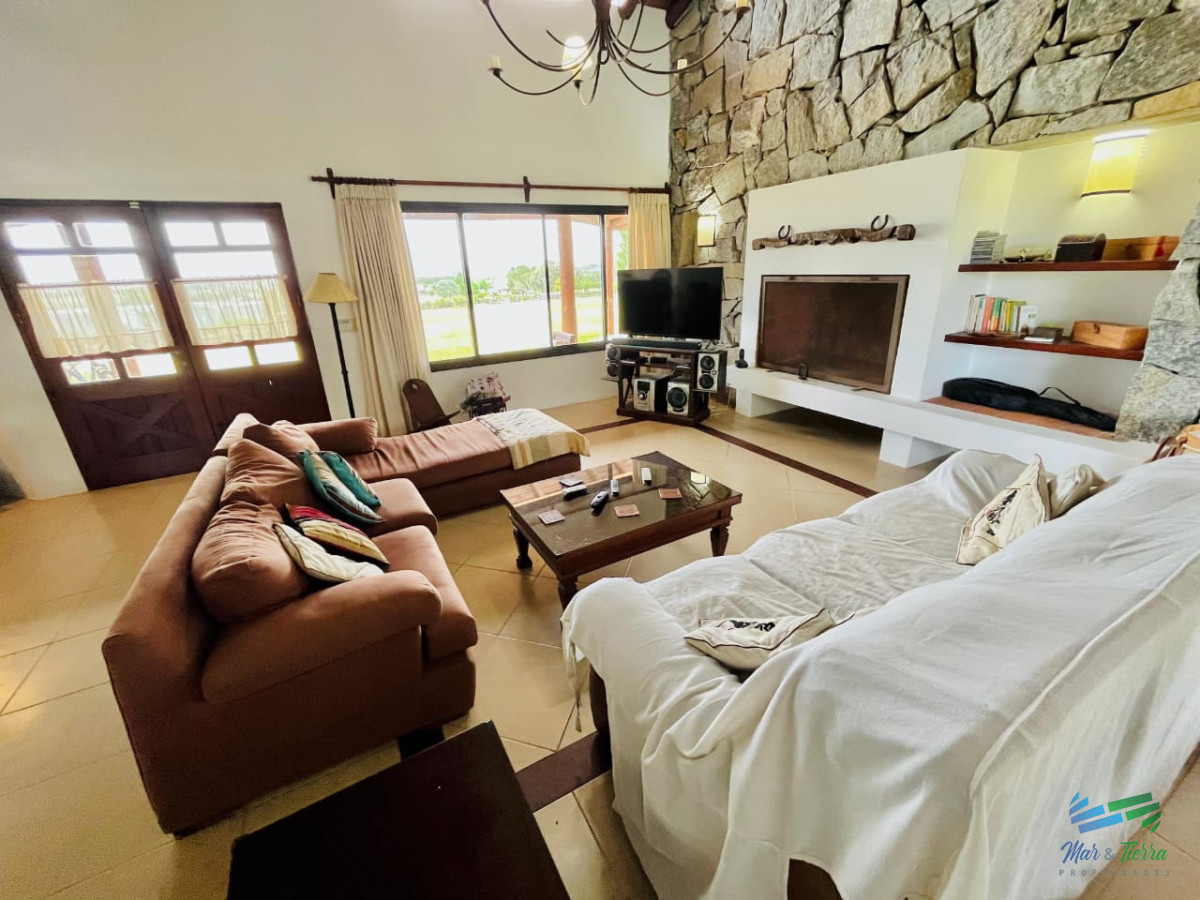 Chacra ID.2526 - Casa en venta en barrio privado EL Quijote, La Barra, Punta del Este