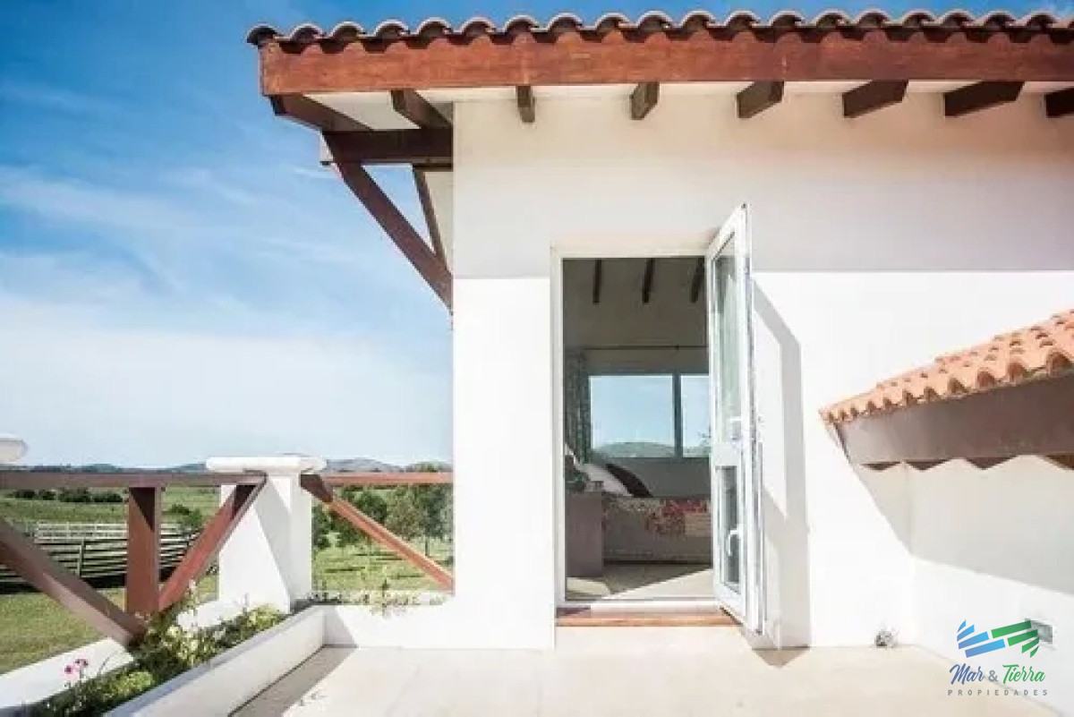 Chacra ID.4188 - Excepcional Casa de campo, Ideal para vivir todo el año, costa de arroyo y a 30 minutos de Punta 