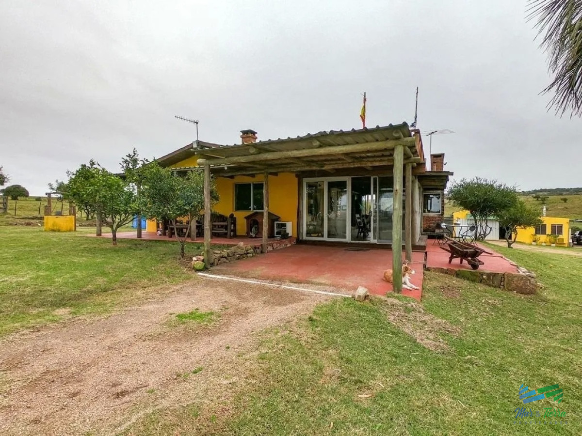 Chacra ID.4741 - Casa de campo en serio, son 7 hectáreas de paz, tranquilidad y muy bien ubicada !
