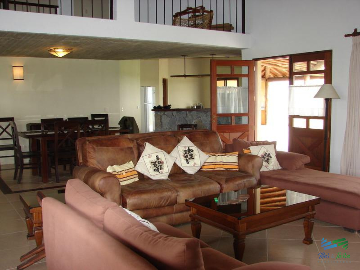 Chacra ID.2526 - Casa en venta en La Barra, Punta del Este