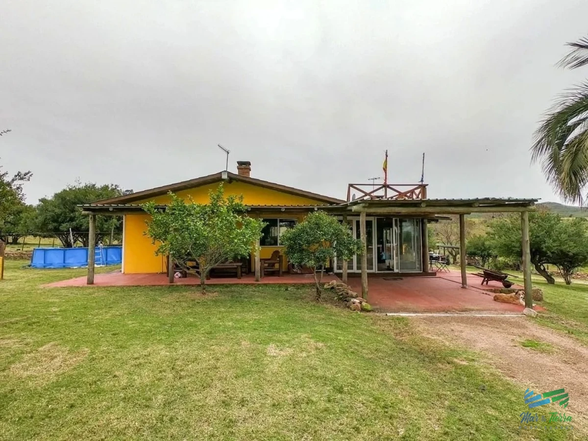 Chacra ID.4741 - Bajo de Precio !!! Casa de campo en serio, son 5 hectáreas de paz, tranquilidad y muy bien ubicada ! Fianciado hasta 6 años o Permuta chica !