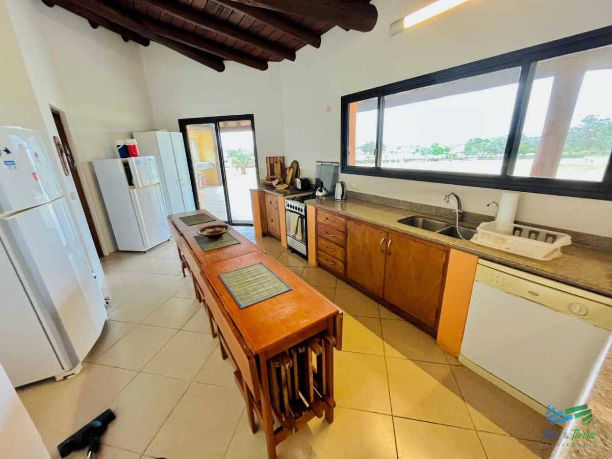 Chacra ID.2526 - Casa en venta en barrio privado EL Quijote, La Barra, Punta del Este