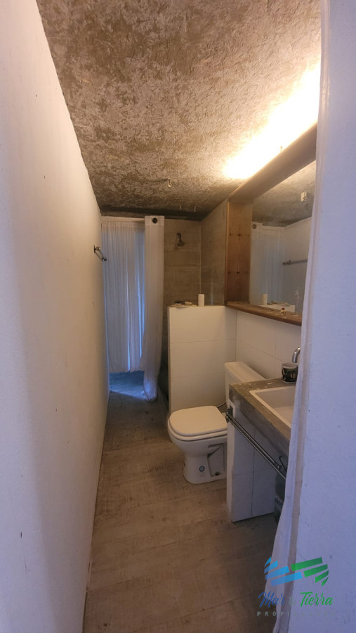 Chacra ID.4356 - Muy linda casa de piedra, 9 has en las sierras y con 500 olivos