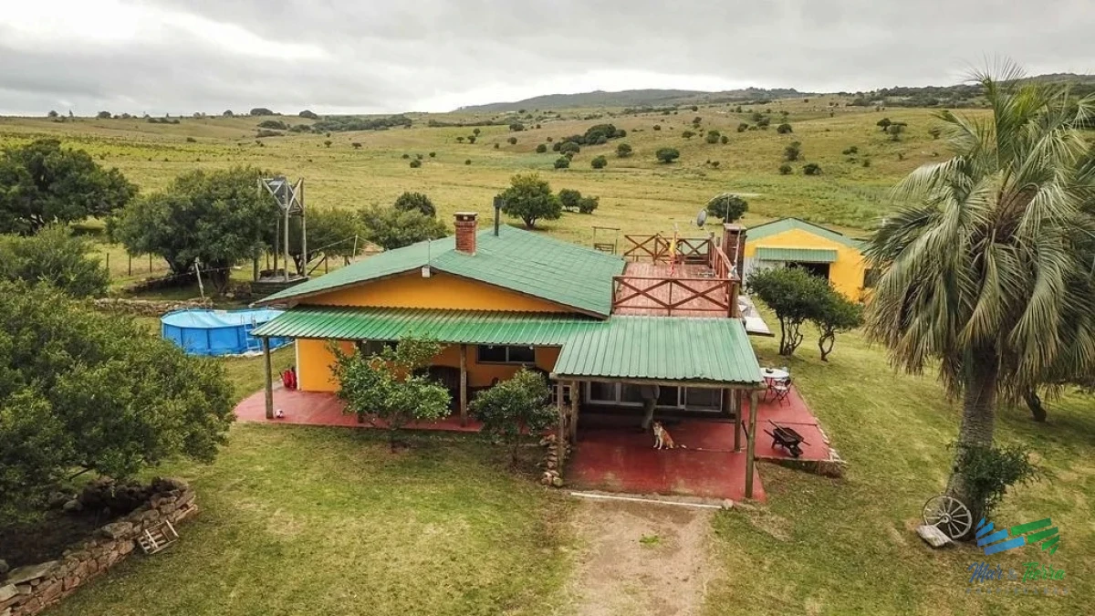 Chacra ID.4741 - Bajo de Precio !!! Casa de campo en serio, son 5 hectáreas de paz, tranquilidad y muy bien ubicada ! Fianciado hasta 6 años o Permuta chica !