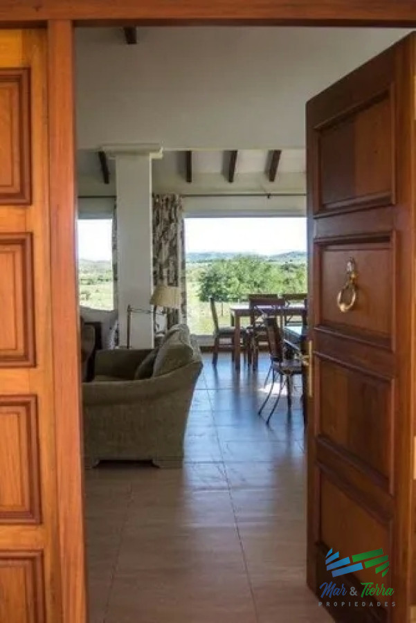 Chacra ID.3668 - Casa tipo Colonial en chacra 10 Has bien ubicada