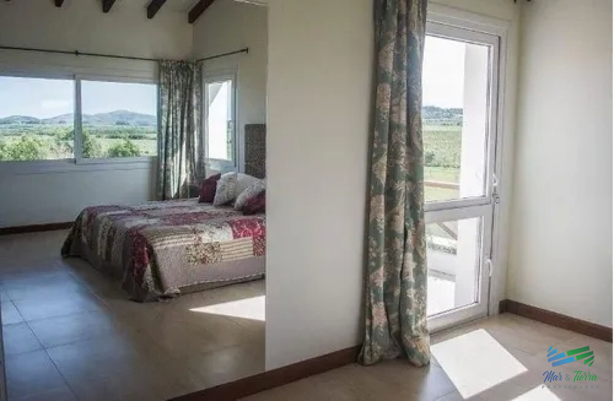 Chacra ID.4188 - Excepcional Casa de campo, Ideal para vivir todo el año, costa de arroyo y a 30 minutos de Punta 
