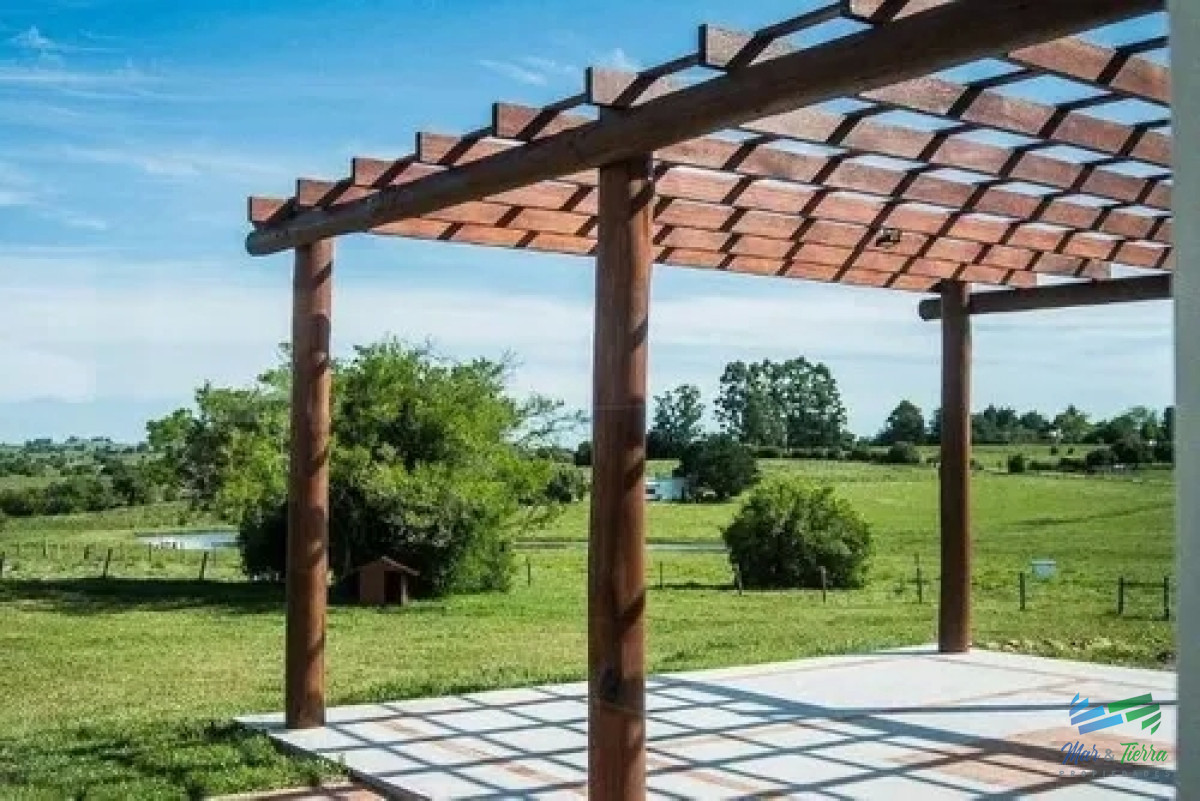 Chacra ID.4188 - Excepcional Casa de campo, Ideal para vivir todo el año, costa de arroyo y a 30 minutos de Punta 