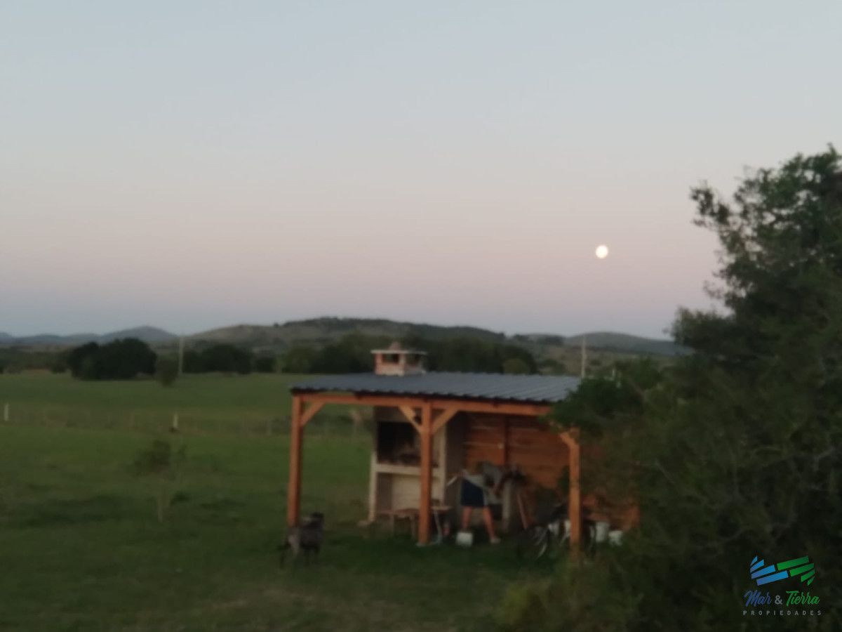 Chacra ID.5381 - Simpática chacra con 2 construcciones bien diferentes con un enfoque Agro-Ecológico a 800 mts de R.12 y 30 minutos de Punta