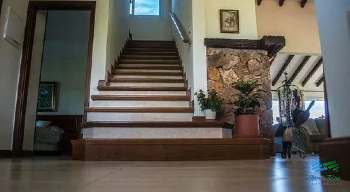 Chacra ID.3668 - Casa tipo Colonial en chacra 10 Has bien ubicada