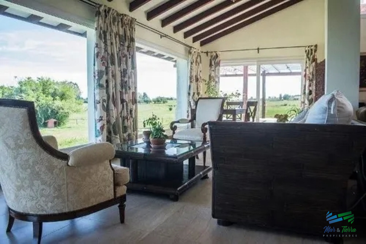 Chacra ID.4188 - Excepcional Casa de campo, Ideal para vivir todo el año, costa de arroyo y a 30 minutos de Punta 