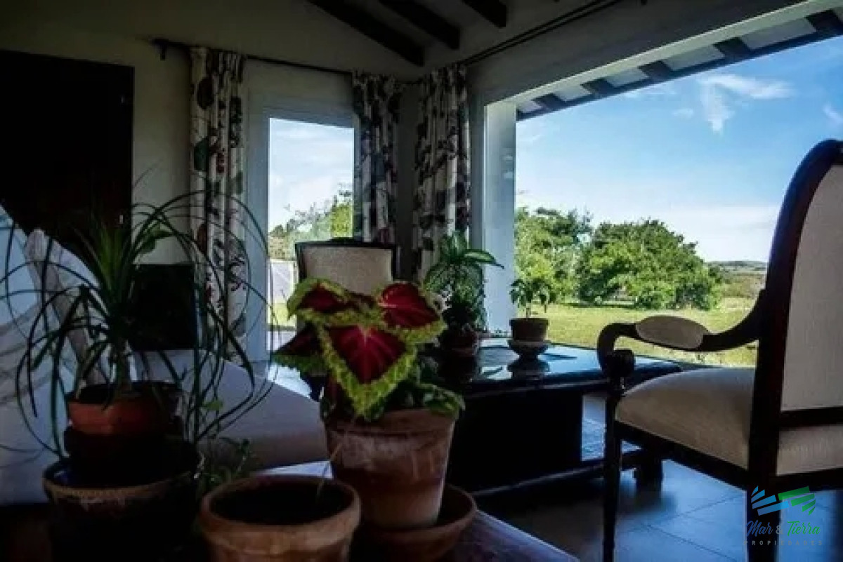 Chacra ID.4188 - Excepcional Casa de campo, Ideal para vivir todo el año, costa de arroyo y a 30 minutos de Punta 