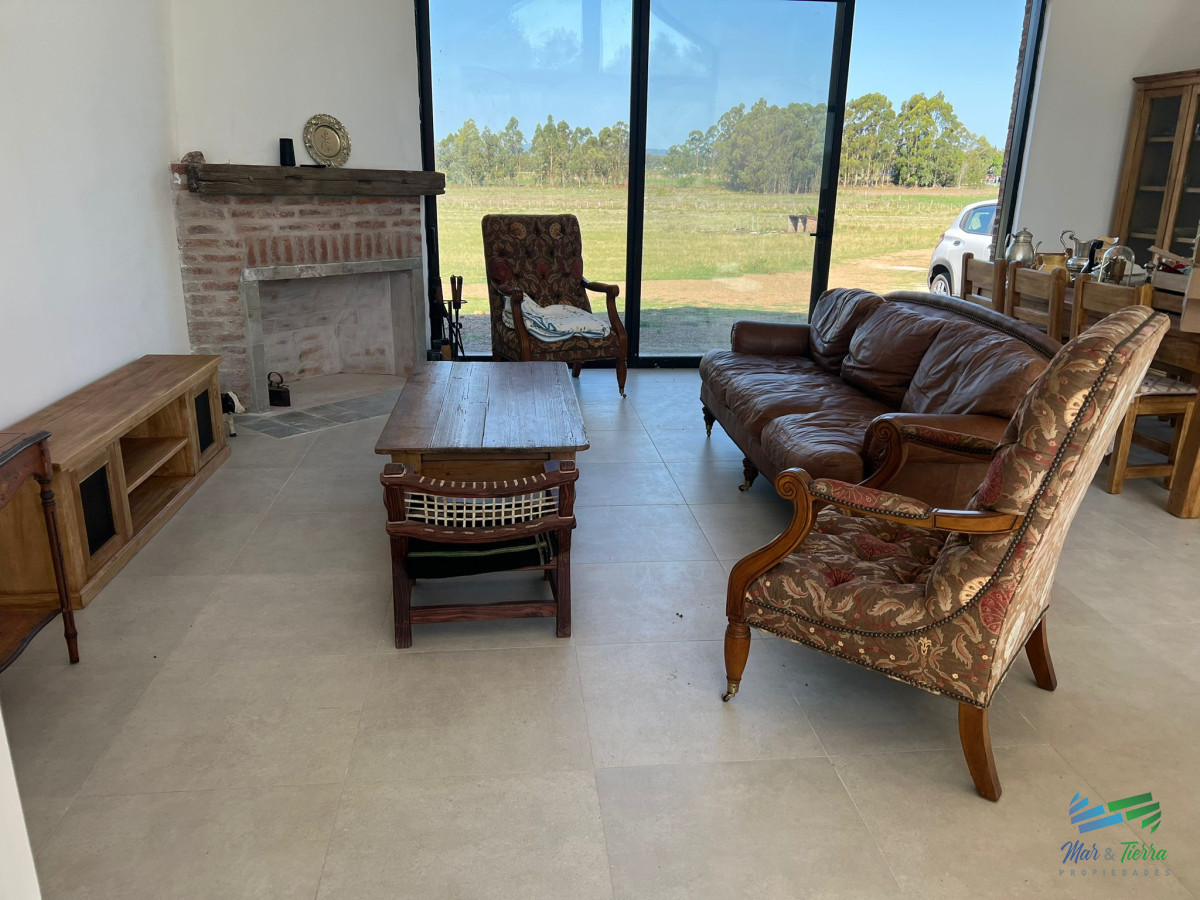 Chacra ID.4430 - Muy linda casa, solida construcción y 6 Has con buen paisajismo, sobre asfalto !