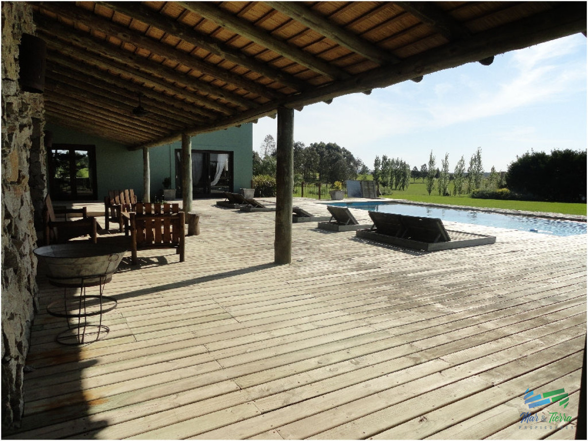 Chacra ID.2040 - Casa 5 dormitorios a 1 cuadra del mar.