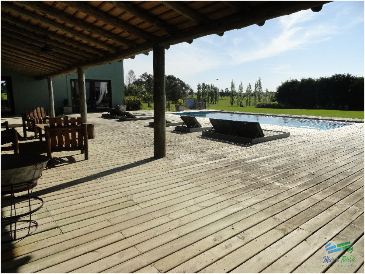 Chacra ID.2040 - Casa 5 dormitorios a 1 cuadra del mar.