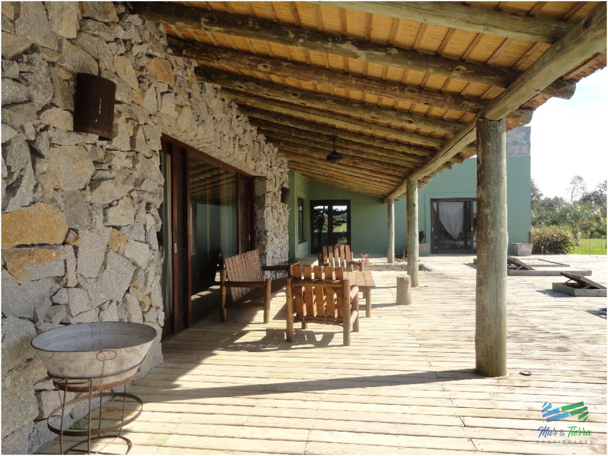 Chacra ID.2040 - Casa 5 dormitorios a 1 cuadra del mar.