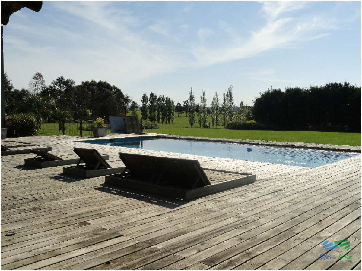 Chacra ID.2040 - Casa 5 dormitorios a 1 cuadra del mar.