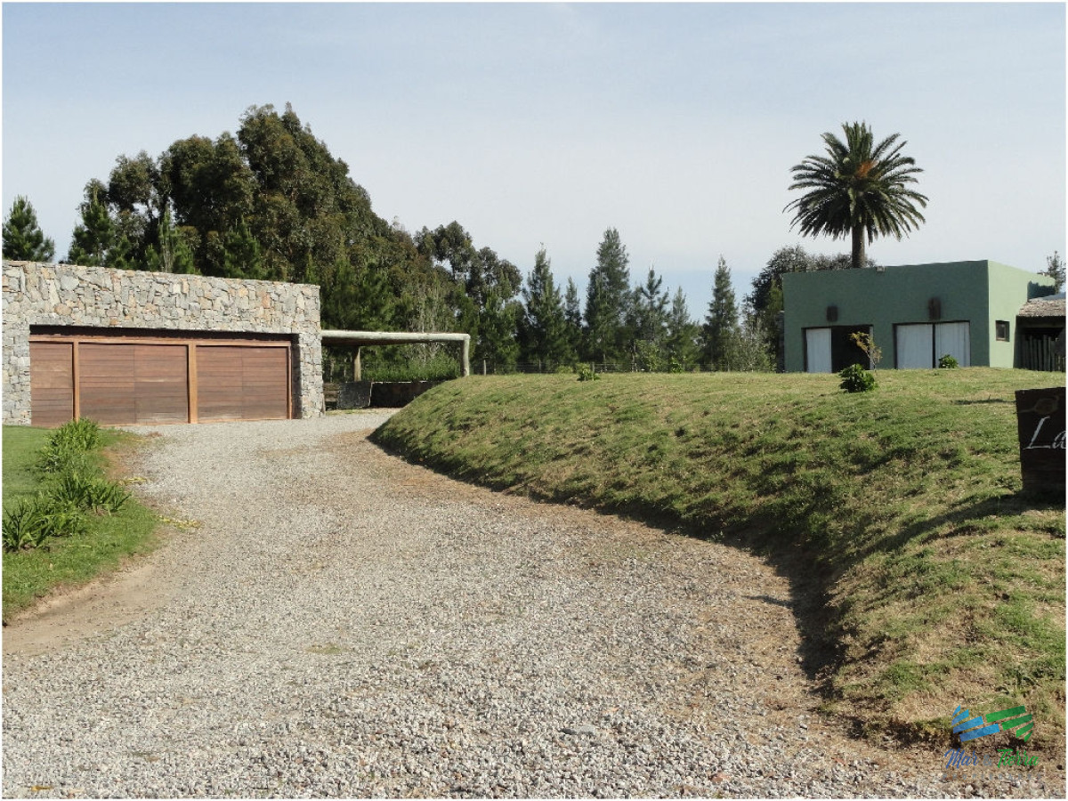 Chacra ID.2040 - Casa 5 dormitorios a 1 cuadra del mar.