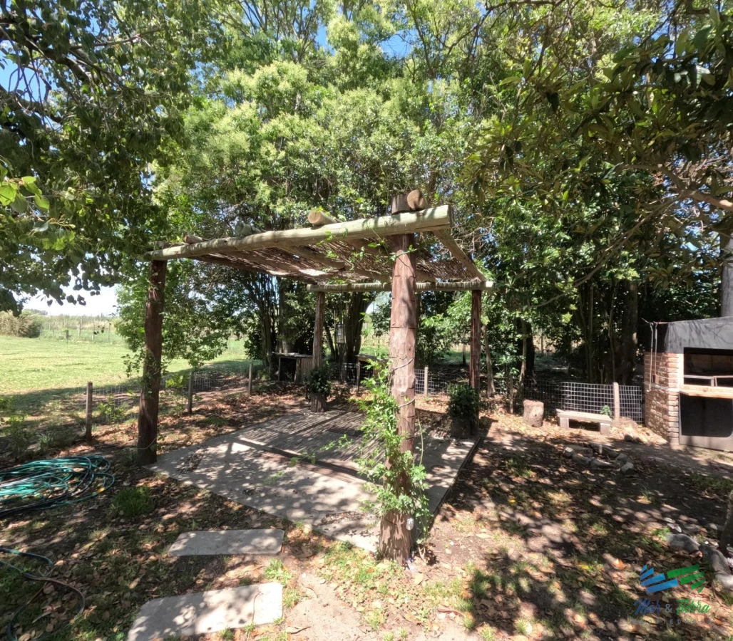Chacra ID.5387 - Hermosa Chacra 8 Has a 10 minutos de Colonia, ideal para vivir todo el año.