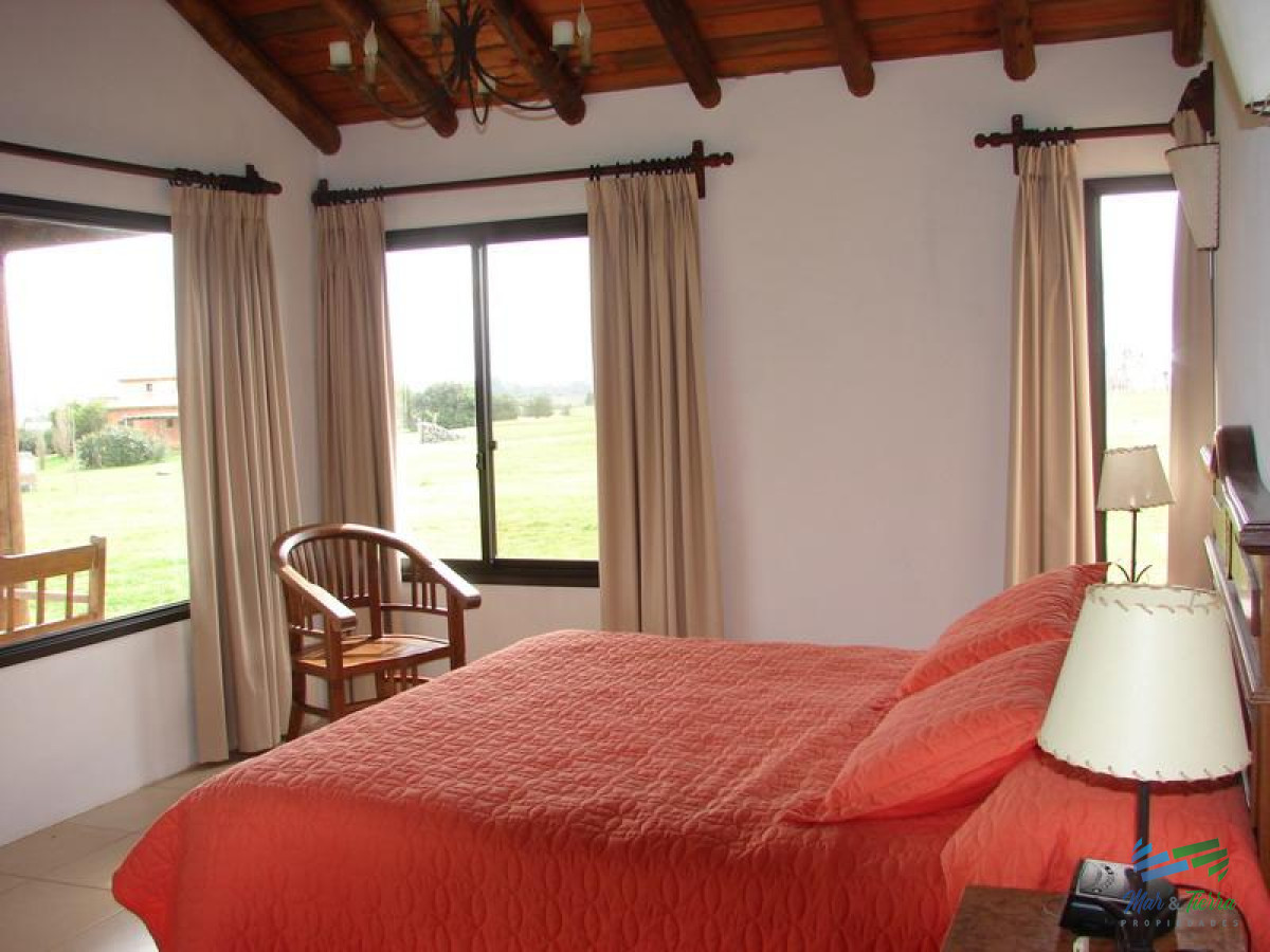 Chacra ID.2526 - Casa en venta en La Barra, Punta del Este
