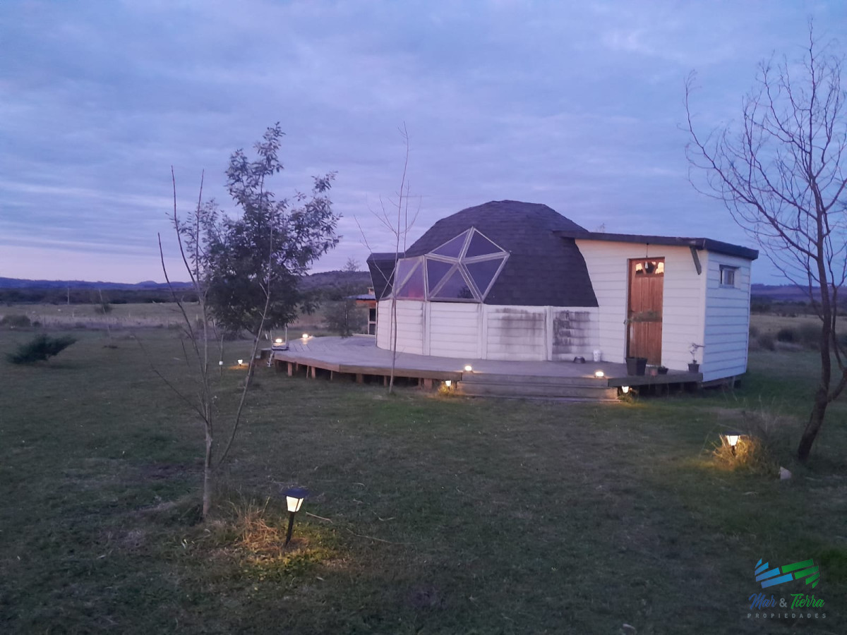 Chacra ID.5381 - Simpática chacra con 2 construcciones bien diferentes con un enfoque Agro-Ecológico a 800 mts de R.12 y 30 minutos de Punta