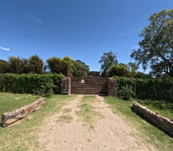 Hermosa Chacra 8 Has a 10 minutos de Colonia, ideal para vivir todo el año.