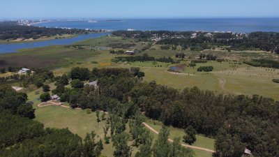 En venta chacra de 1 hectarea en Laguna del Diario, Punta del Este