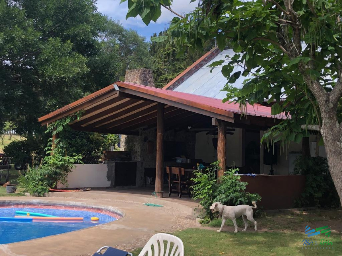 Campo Ref.4381 - Establecimiento Completo a 30 minutos de Punta, no se lo pierda !