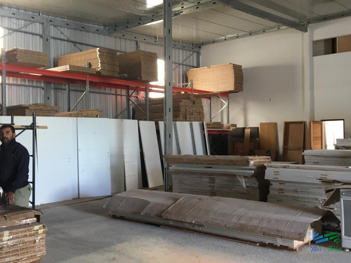 Local Comercial ID.2619 - En venta excelente galpon con oficinas, 600 m2, en Maldonado.