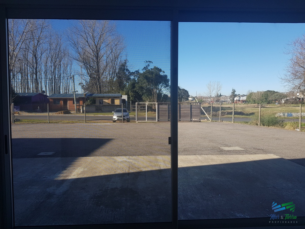Local Comercial ID.2619 - En venta excelente galpon con oficinas, 600 m2, en Maldonado.