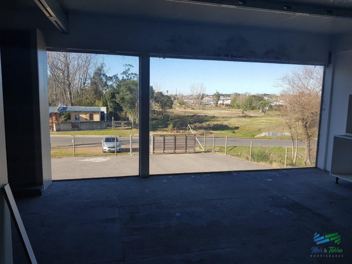 Local Comercial ID.2619 - En venta excelente galpon con oficinas, 600 m2, en Maldonado.