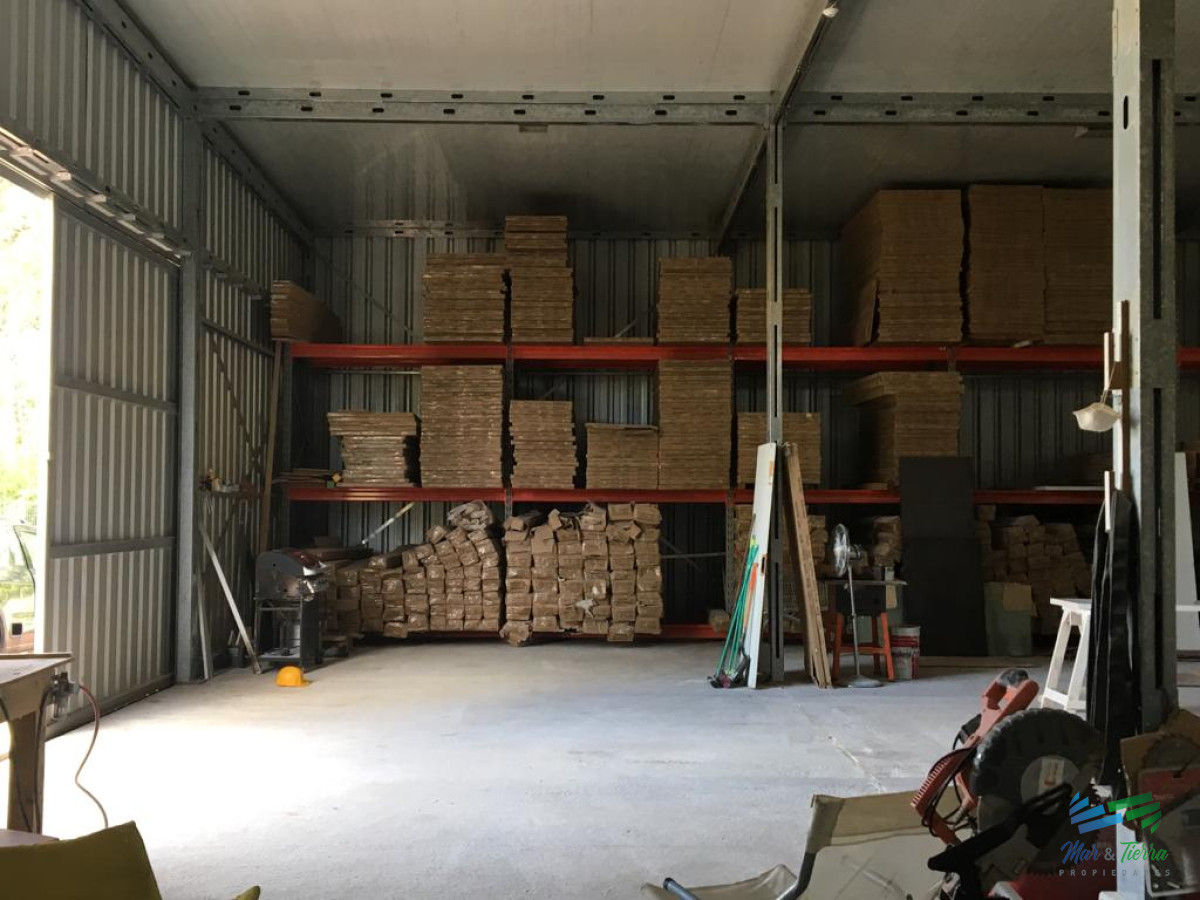 Local Comercial ID.2619 - En venta excelente galpon con oficinas, 600 m2, en Maldonado.